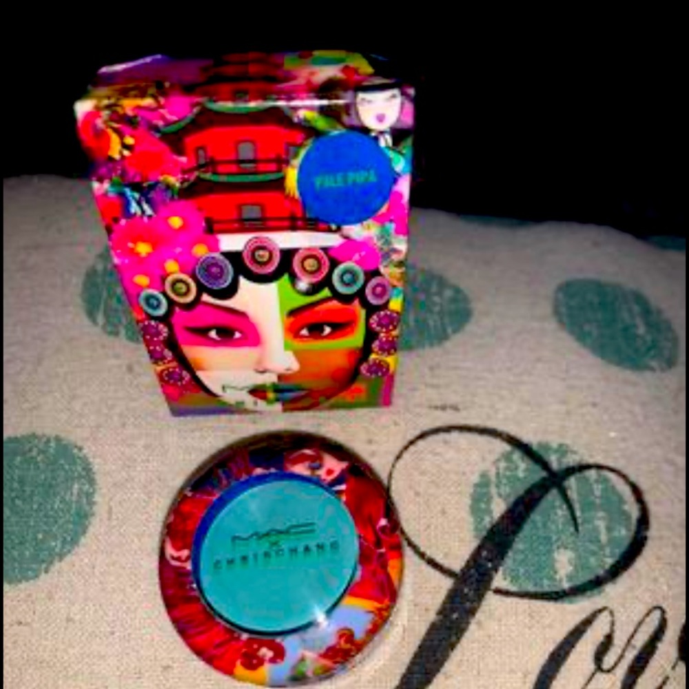 Brand new in box !! MAC limited edition! CHRIS CHANG ‘pale Pippa’ eyeshadow